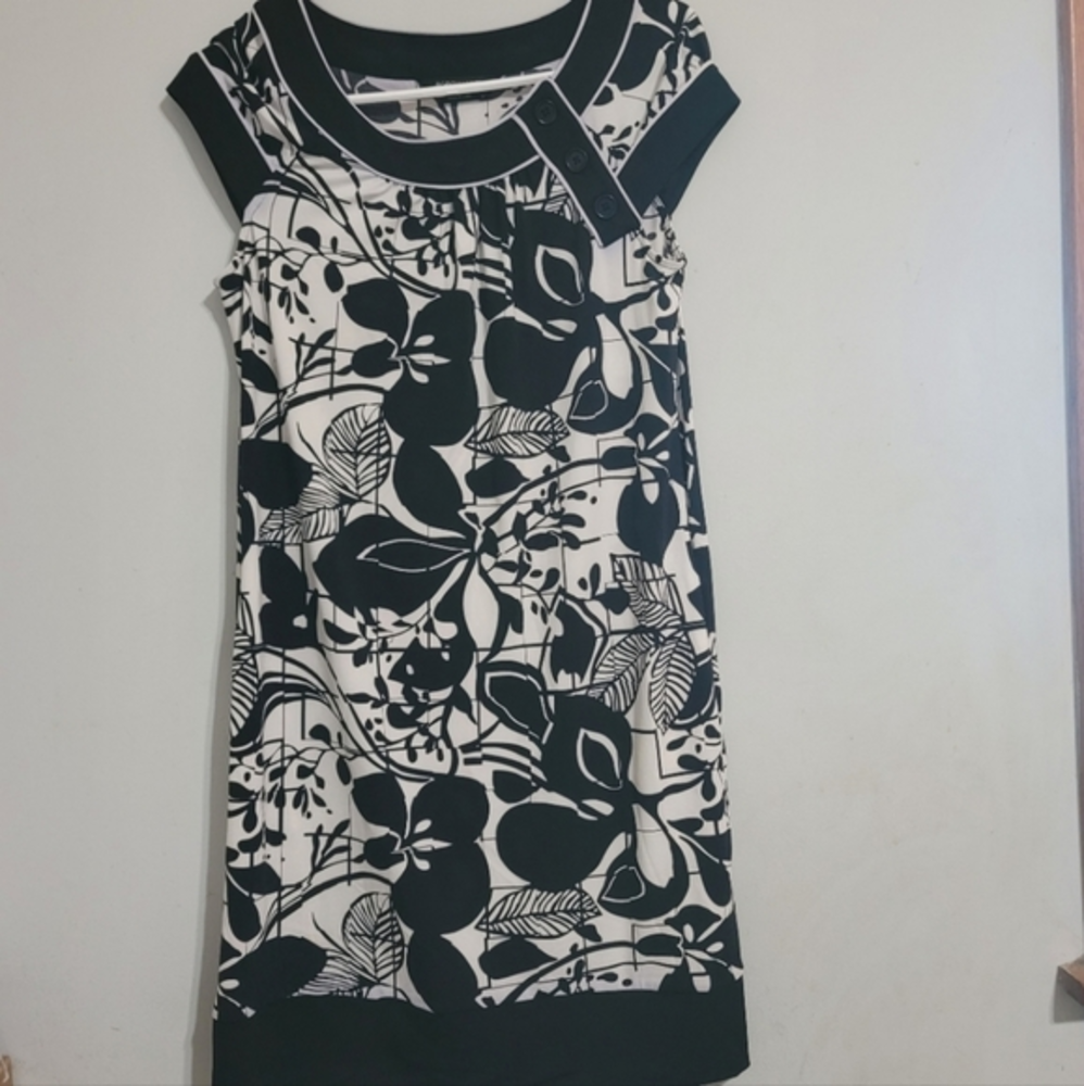 BCBG MaxAzria Dress‎ Size Small Black White y2k Travel Summer.Excellent